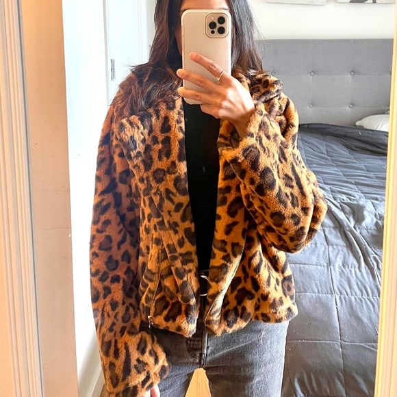 Faux fur leopard print jacket - Picture 2 of 3
